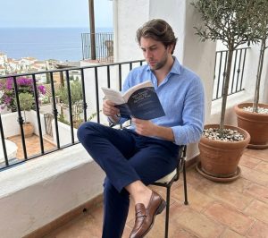 image of home seller reading "why homes dont sell the first time and how to fix it" written by Iggy Khouban the top listing agent in Sherman Oaks, CA